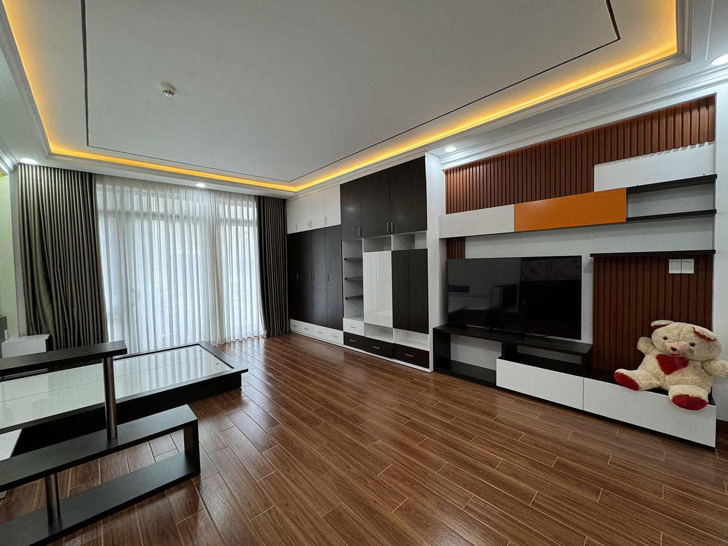 Siêu phẩm Hầm, 4Lầu, ST, thang máy (4,75x17=80,75m2) full nội thất cao cấp đường nội bộ 12m khu VIP 3 tháng 2